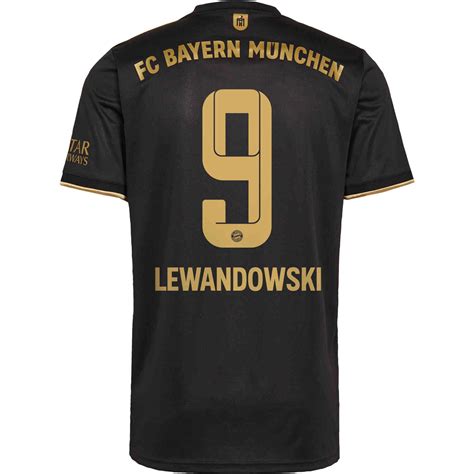 football jersey on robert lewandowski